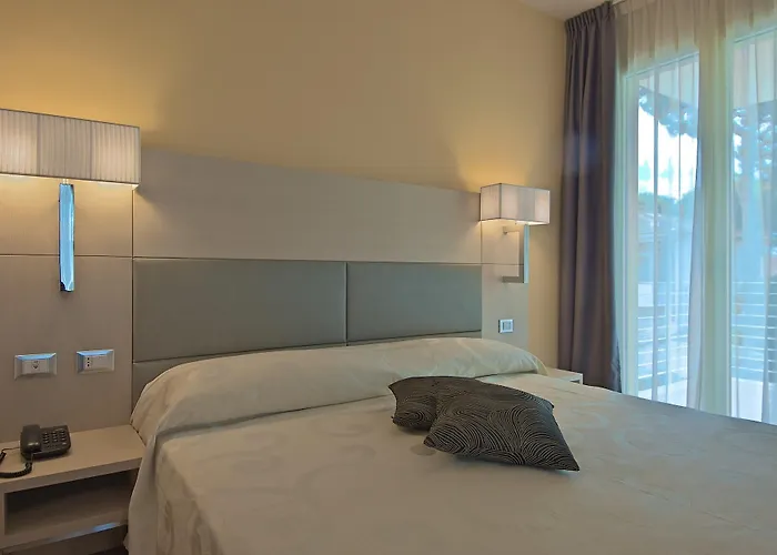 Zen Versilia Готель Марина-ді-П'єтразанта